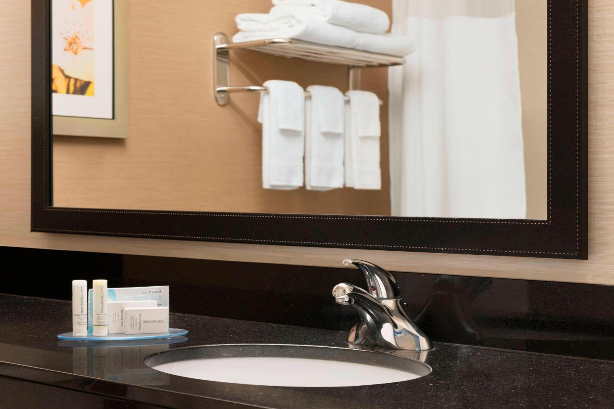 Fairfield Inn & Suites Hartford Manchester Ngoại thất bức ảnh